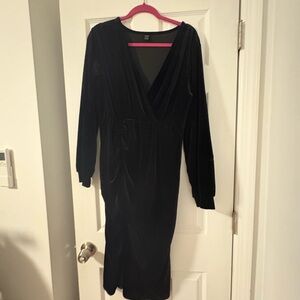 Elegant Black Velvet Midi Dress With Long Sleeves